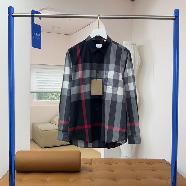 Three-quarter angle view of Burberry luxury piece style No.075