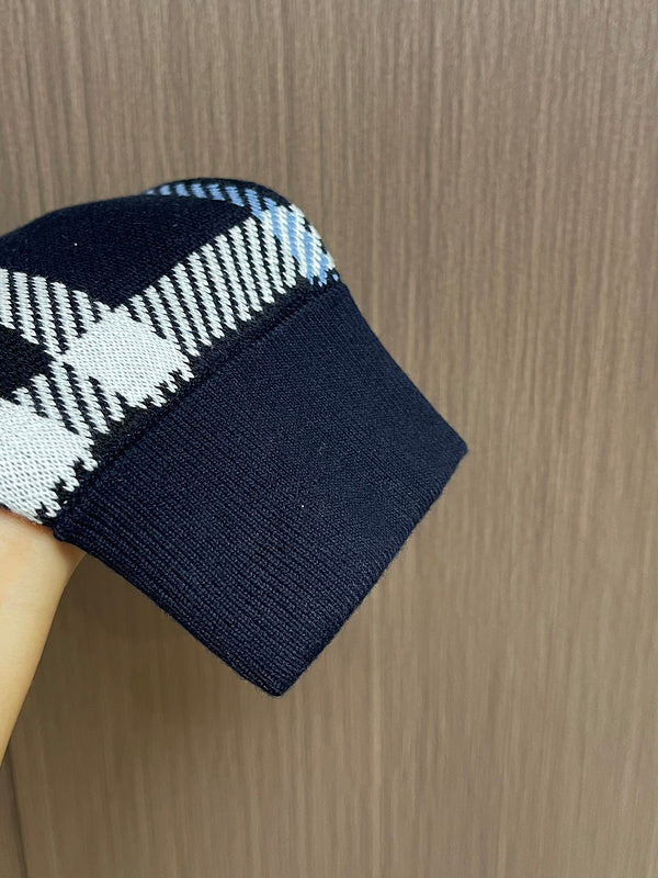 Texture and finish detail of Burberry luxury piece style No.459