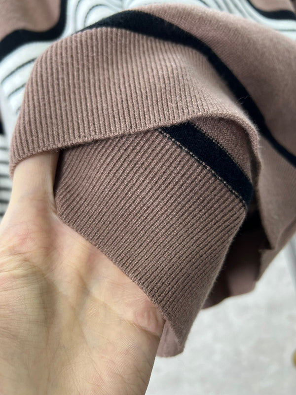 Front view of Burberry luxury piece style No.323