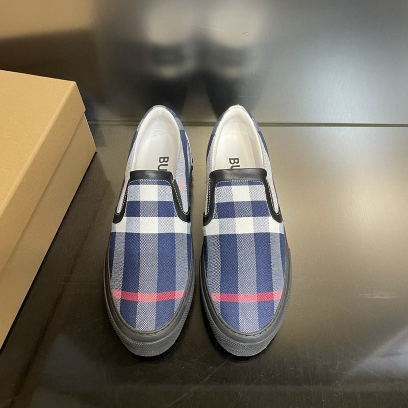 Burberry shoes Style 334 - logo and branding close-up