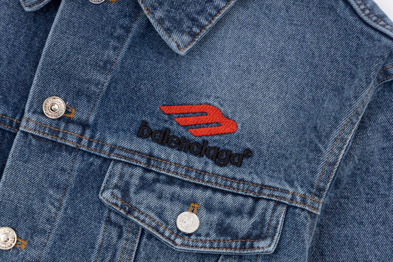 Texture and finish detail of Balenciaga luxury piece style No.134