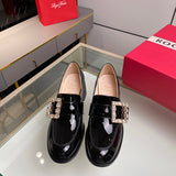 Front view of Roger Vivier luxury piece style No.053