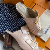 Front view of Louis Vuitton luxury piece style No.003