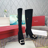 Three-quarter angle view of Roger Vivier luxury piece style No.086