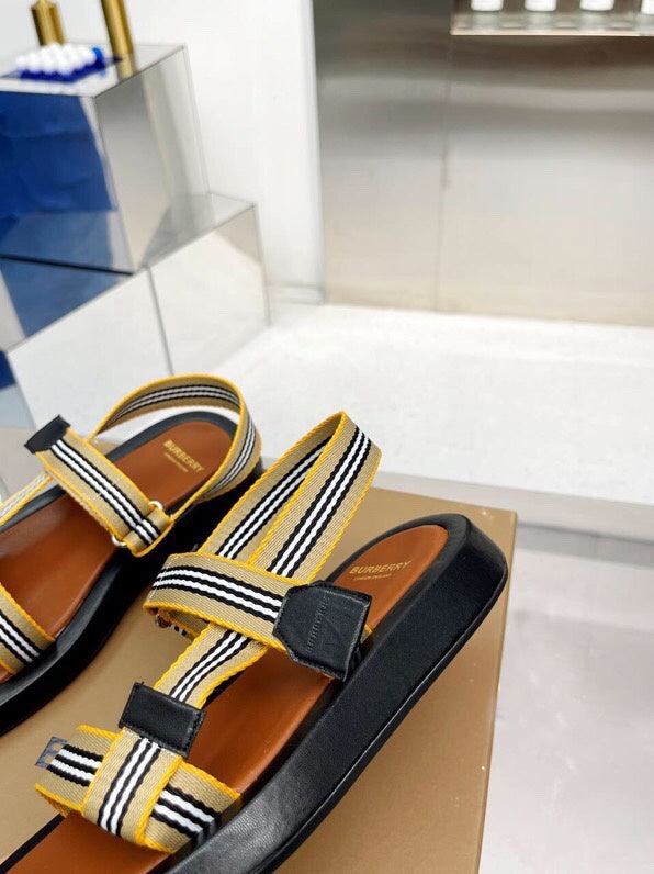Burberry shoes Style 034 - packaging and accessories