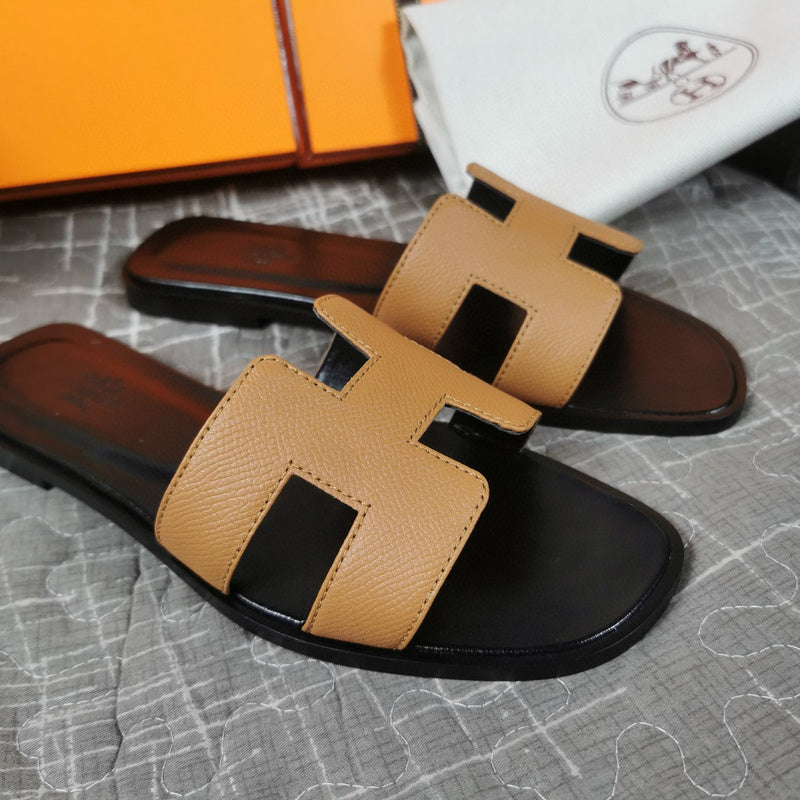Hermes sandals Style 034 - logo and branding close-up