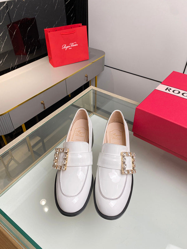 Side profile view of Roger Vivier luxury piece style No.053