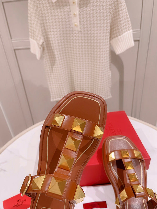 Texture and finish detail of Valentino Garavani luxury piece style No.262