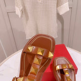 Texture and finish detail of Valentino Garavani luxury piece style No.262