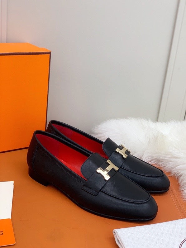 Hermes shoes Style 387 - back heel detail (alternate angle)