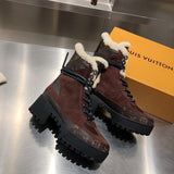 Front view of Louis Vuitton luxury piece style No.157