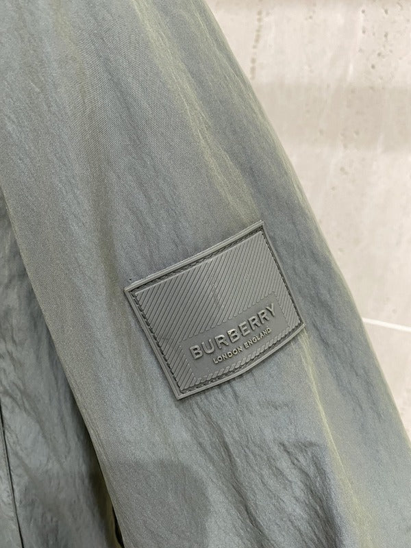 Full silhouette view of Burberry luxury piece style No.378