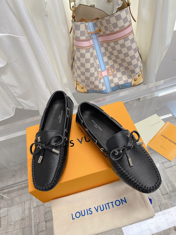 Louis Vuitton White Low-Top Sneakers - Toe Detail View