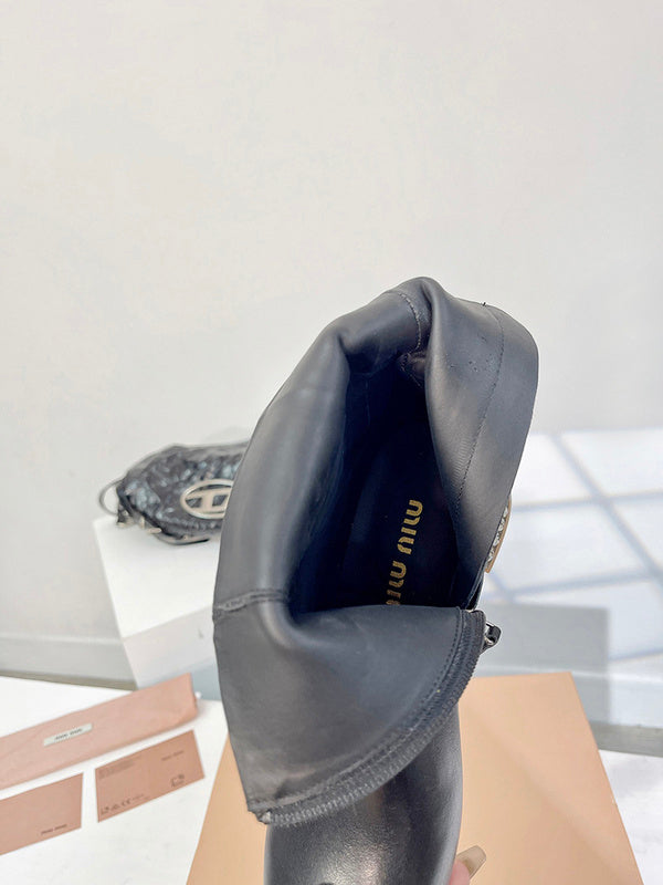Full silhouette view of Miu Miu luxury piece style No.095