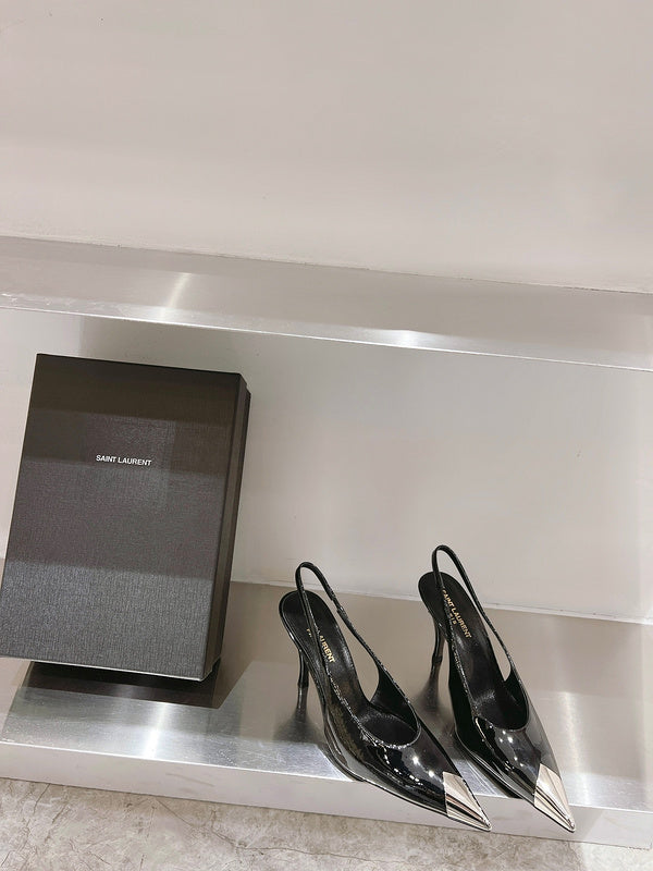 Three-quarter angle view of Saint Laurent luxury piece style No.104