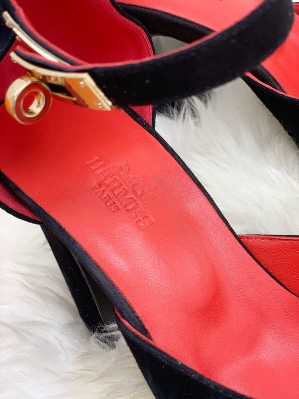 Hermès Camel Ankle Boots - Heel Detail View