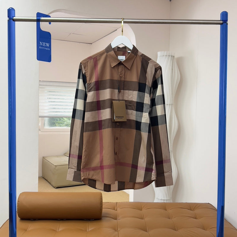 Full silhouette view of Burberry luxury piece style No.075