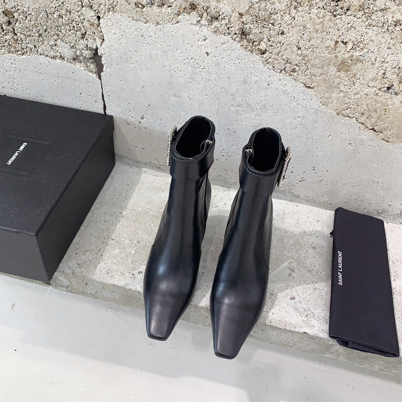 Full silhouette view of Saint Laurent luxury piece style No.049