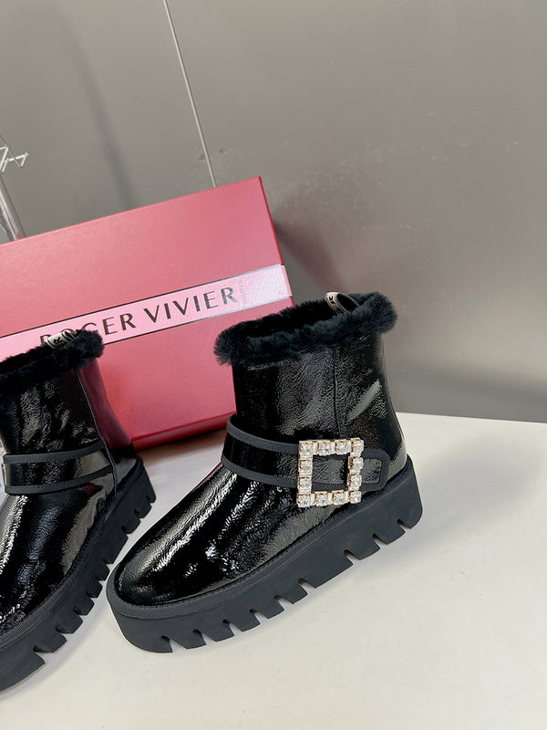 Close-up detail view of Roger Vivier luxury piece style No.077