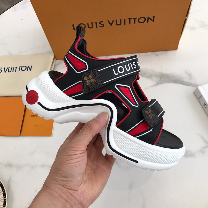 Front view of Louis Vuitton luxury piece style No.086