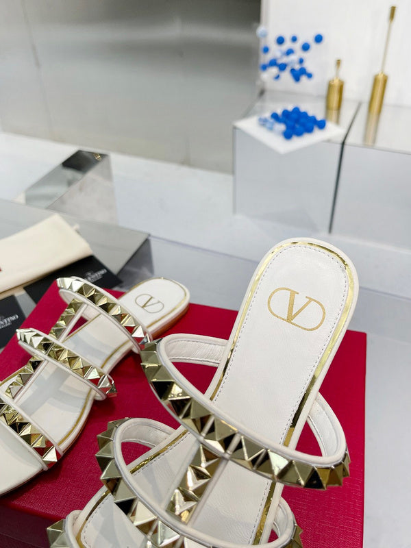 Styling view of Valentino Garavani luxury piece style No.243
