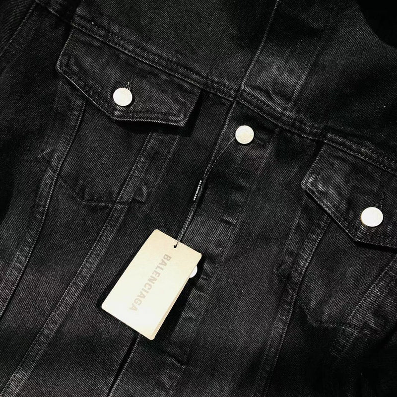 Texture and finish detail of Balenciaga luxury piece style No.186