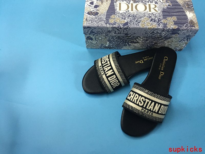 Dior shoes Style 033 - true-to-life color detail