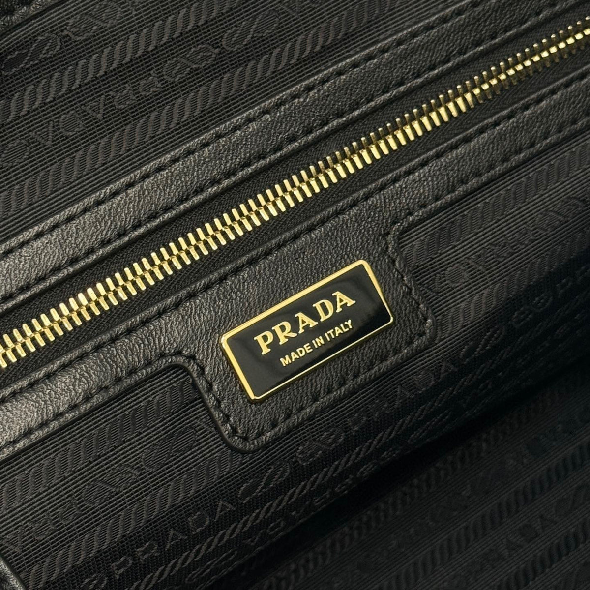 Bags- Pd Re-edition 1978 Medium Bag Elegant Everyday Designer Handbag
