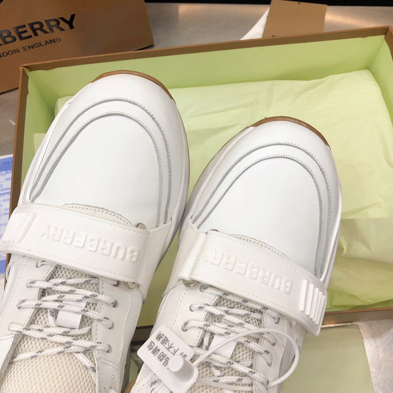 Burberry shoes Style 079 - packaging and accessories