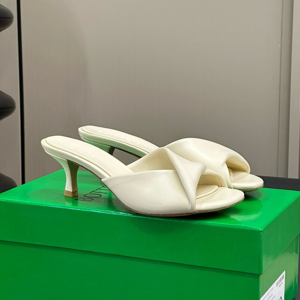 Bottega Veneta Shoes- Bottega Veneta Blink Mule Luxury Lifestyle Designer Footwear