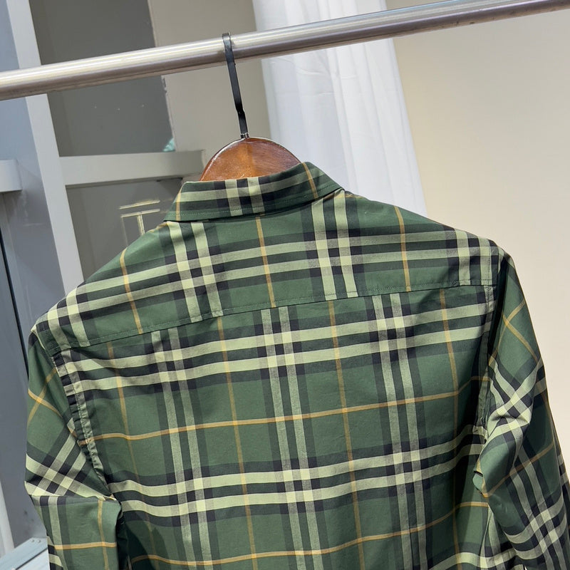 Front view of Burberry luxury piece style No.077