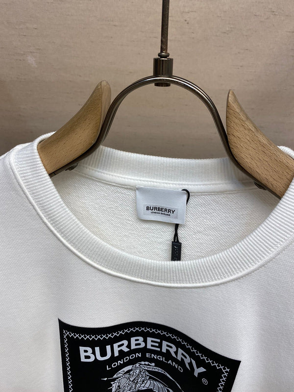 Three-quarter angle view of Burberry luxury piece style No.375