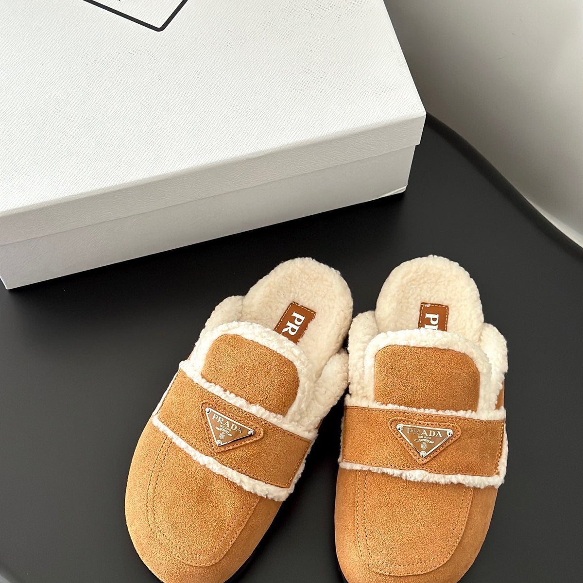 Accessories- Pd Shearling Slippers Luxury Designer Fashion Accessory