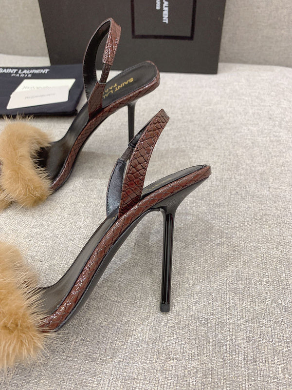 Styling view of Saint Laurent luxury piece style No.096