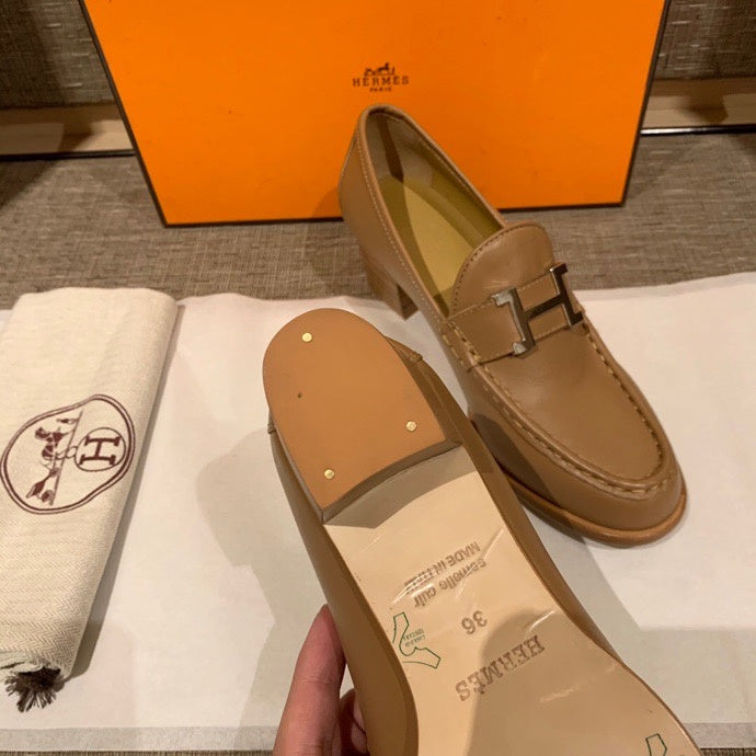 Hermes shoes Style 392 - top view showing design