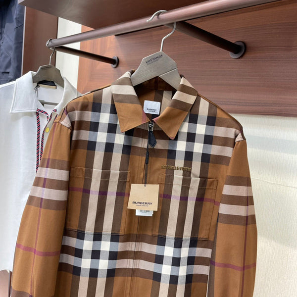 Three-quarter angle view of Burberry luxury piece style No.573