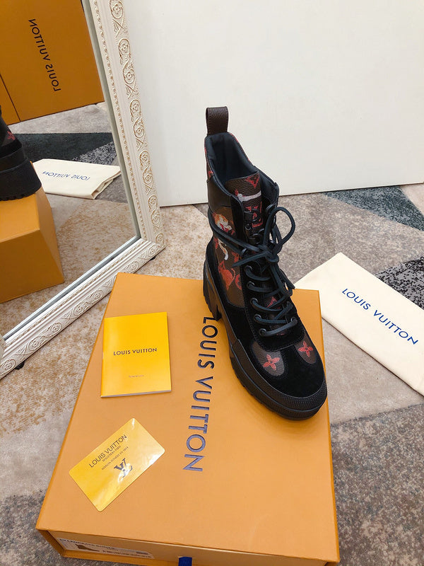 Styling view of Louis Vuitton luxury piece style No.172