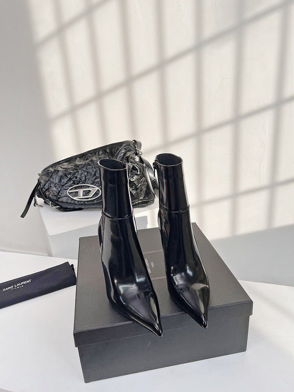 Side profile view of Saint Laurent luxury piece style No.047