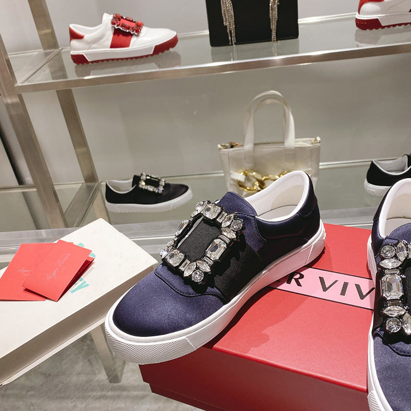 Styling view of Roger Vivier luxury piece style No.047