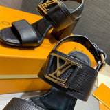 Front view of Louis Vuitton luxury piece style No.050