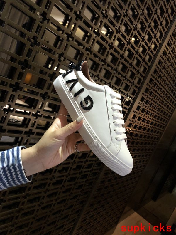 Givenchy shoes Style 075 - sole and craftsmanship detail