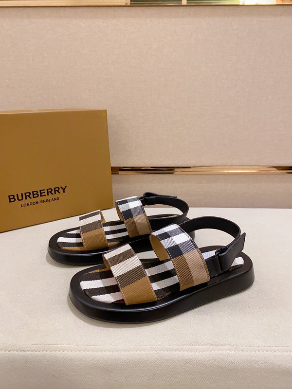 Burberry White Bow-Detail Flats - Close-Up Texture View