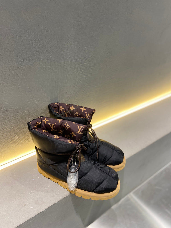 Louis Vuitton Beige Combat Boots - Sole Detail View