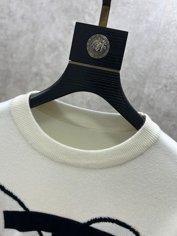 Back view of Burberry luxury piece style No.535