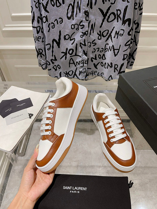 Three-quarter angle view of Saint Laurent luxury piece style No.054