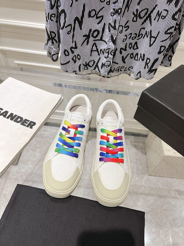 Three-quarter angle view of Saint Laurent luxury piece style No.055