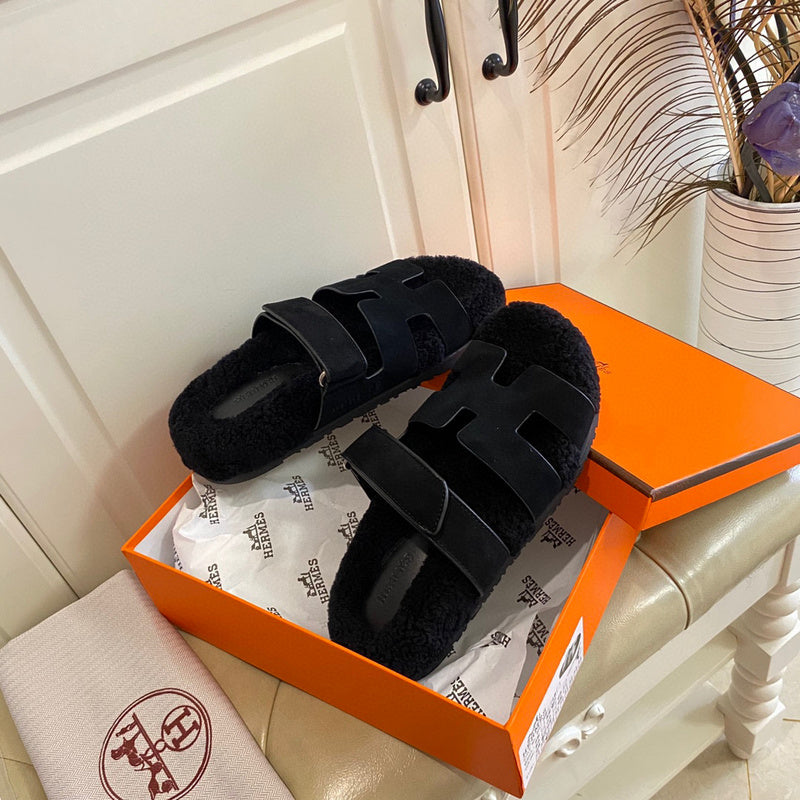 Hermes sandals Style 088 - logo and branding close-up