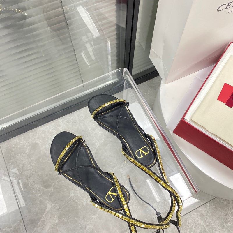 Three-quarter angle view of Valentino Garavani luxury piece style No.234
