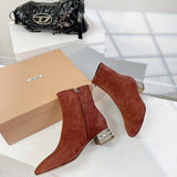 Full silhouette view of Miu Miu luxury piece style No.095