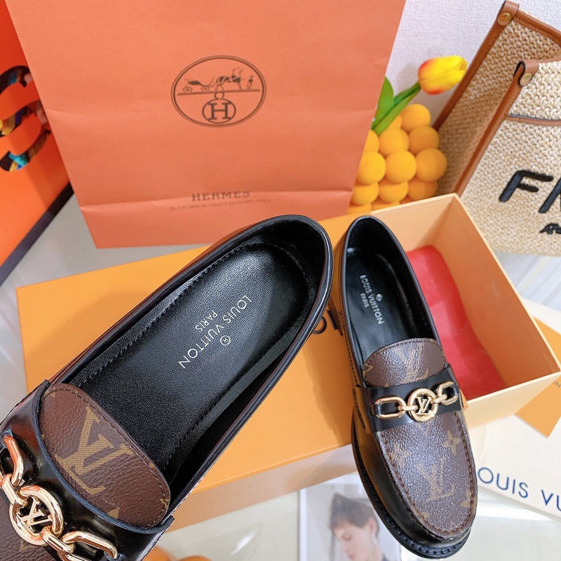 Louis Vuitton shoes Style 424 - texture and material detail